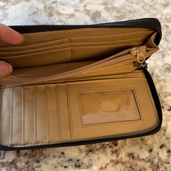 First Issue Wallet - Picture 4 of 8